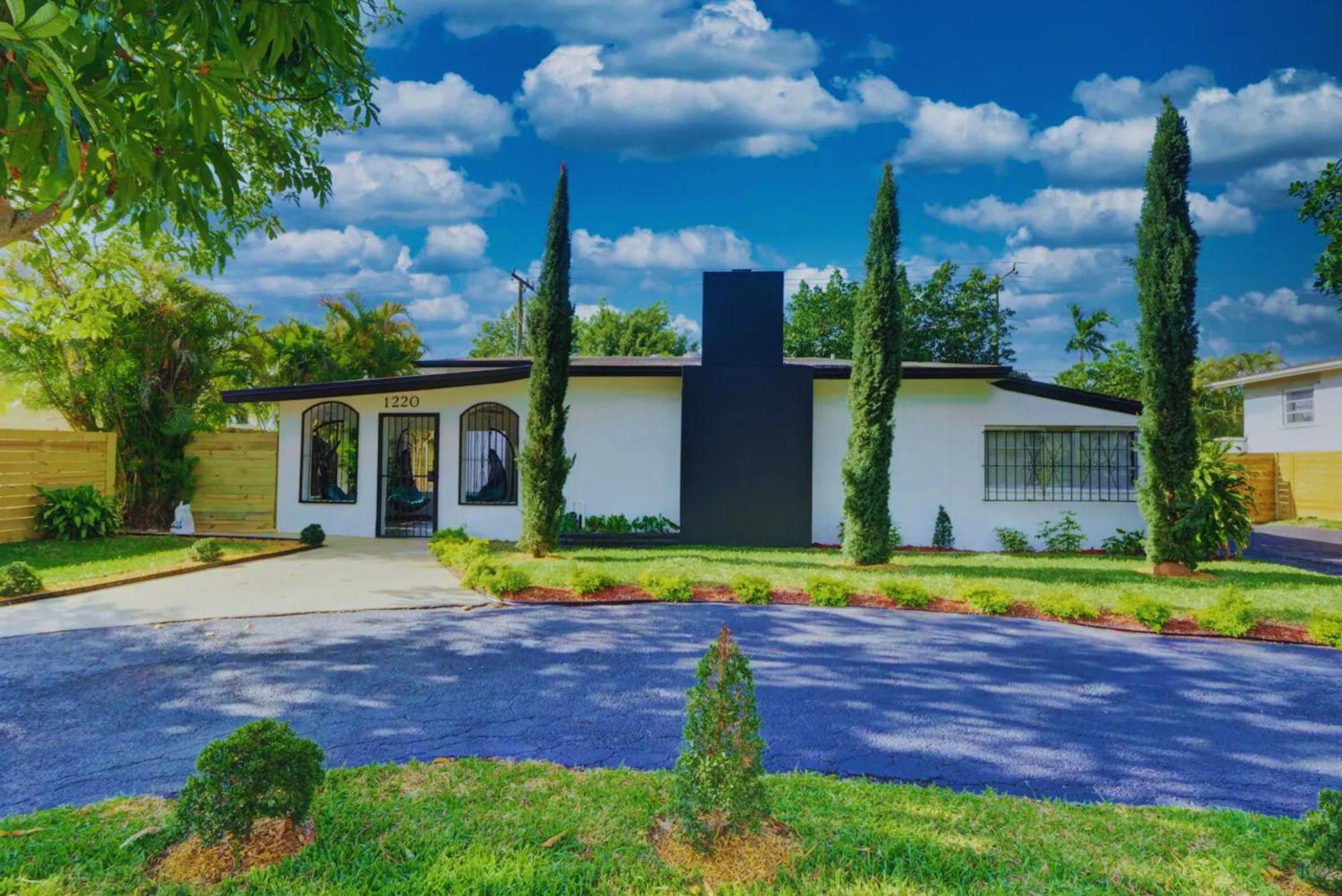 Flamingo House With Cinema, Pool & Chill Area *