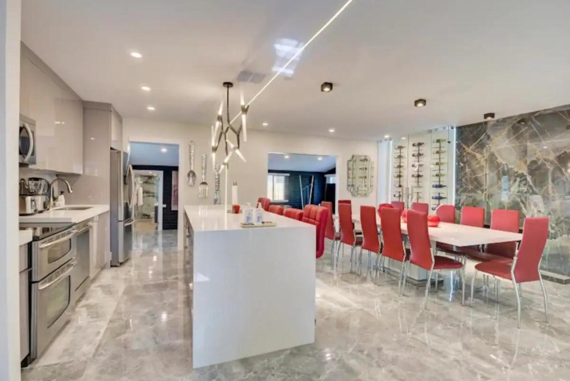 Flamingo House With Cinema, Pool & Chill Area Miami